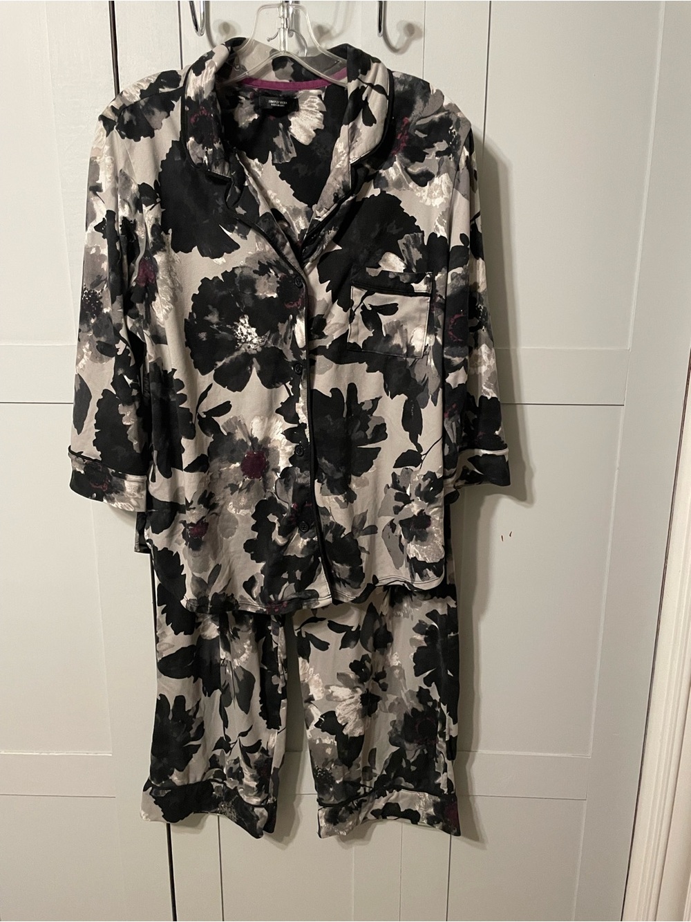 Simply Vera  Wang Cream and Black Floral Soft Pajama Set